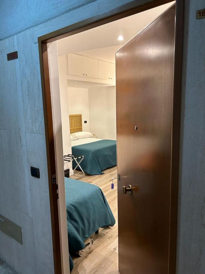 Mh Design Hotel Nápoly Kültér fotó
