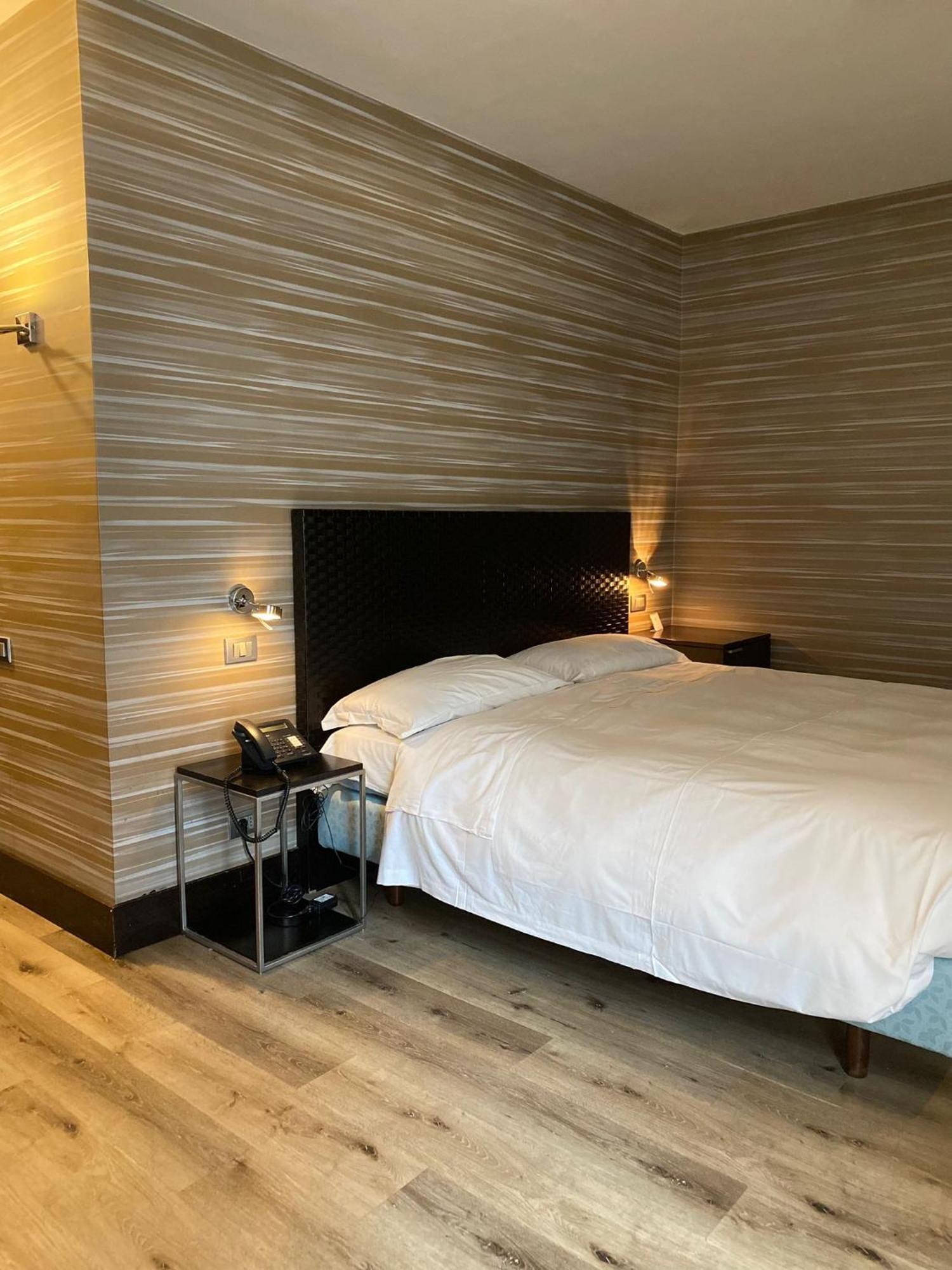 Mh Design Hotel Nápoly Kültér fotó